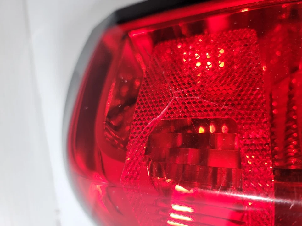 Par de luces traseras Chevy Silverado 19-23 OEM, sin LE. ● Leer descripción Foto 4 de 4