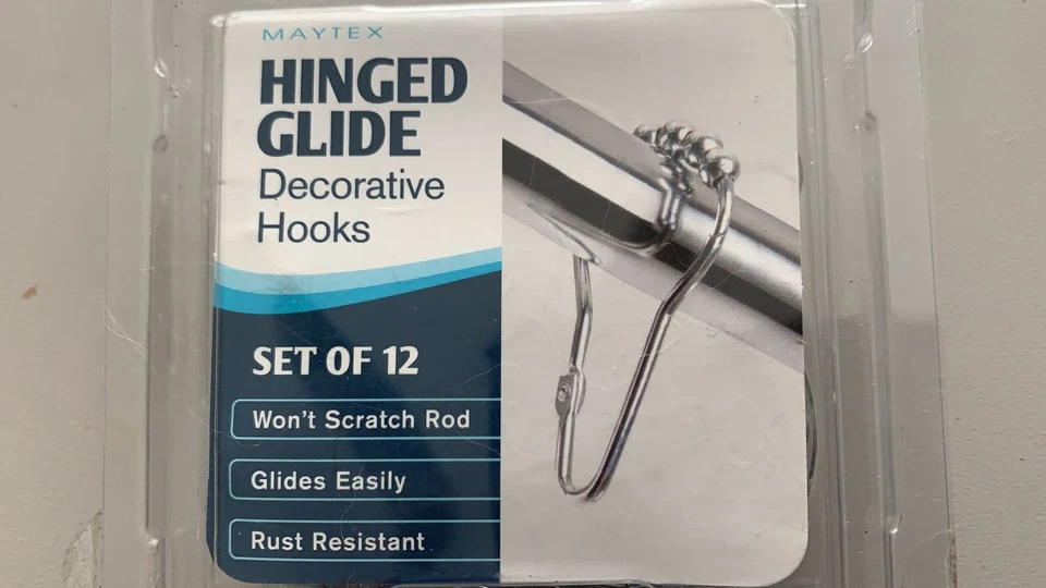 Juego de 12 ganchos de ducha Maytex con bisagras antideslizantes resistentes al óxido de níquel cepillado Foto 3 de 3