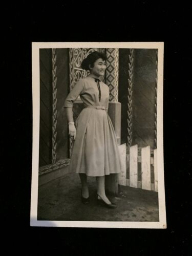 #9028 Japanese Vintage Photo 1940s / Dress Women's Gloves Bezel - Picture 1 of 4