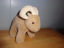 PEQUEÑO PELUCHE BRONCEADO CLARO CABRA PEQUEÑOS OJOS MARRONES GRANJA CORRAL ANIMALES CUERNOS JUGUETE