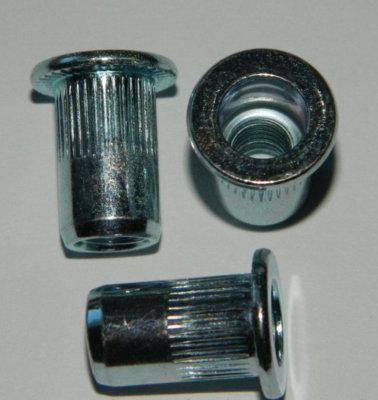 50 Stück Blindnietmutter M8 Stahl Flachkopf gerändelt klemmt 3,5 - 6,0mm BSB