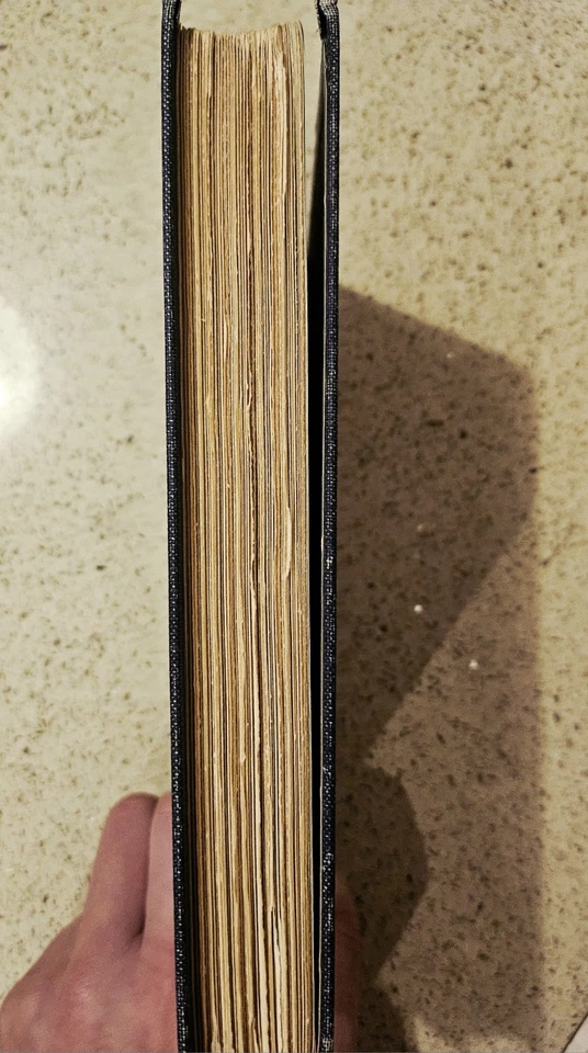 Signed - Ernest Hemingway, "A Farewell to Arms", 1957 Hardback Edition - Image 3 of 4