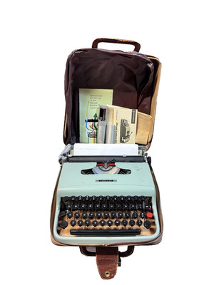 Olivetti Lettera 22 Portable Typewriter 1950 s Italy with Case Cover Working