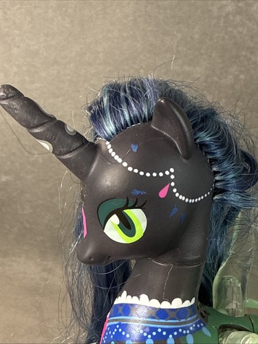 Modellino My Little Pony Queen Chrysalis Hasbro ali parlanti illuminate - Foto 9 di 12