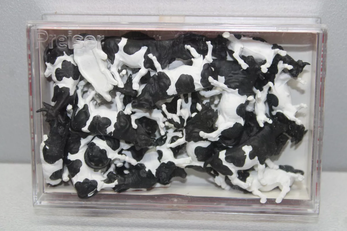 Preiser 14408 30 Figurines Cows Black/White Gauge H0 Boxed Preiser 14408 30 Figurines Cows Black/White Gauge H0 Boxed