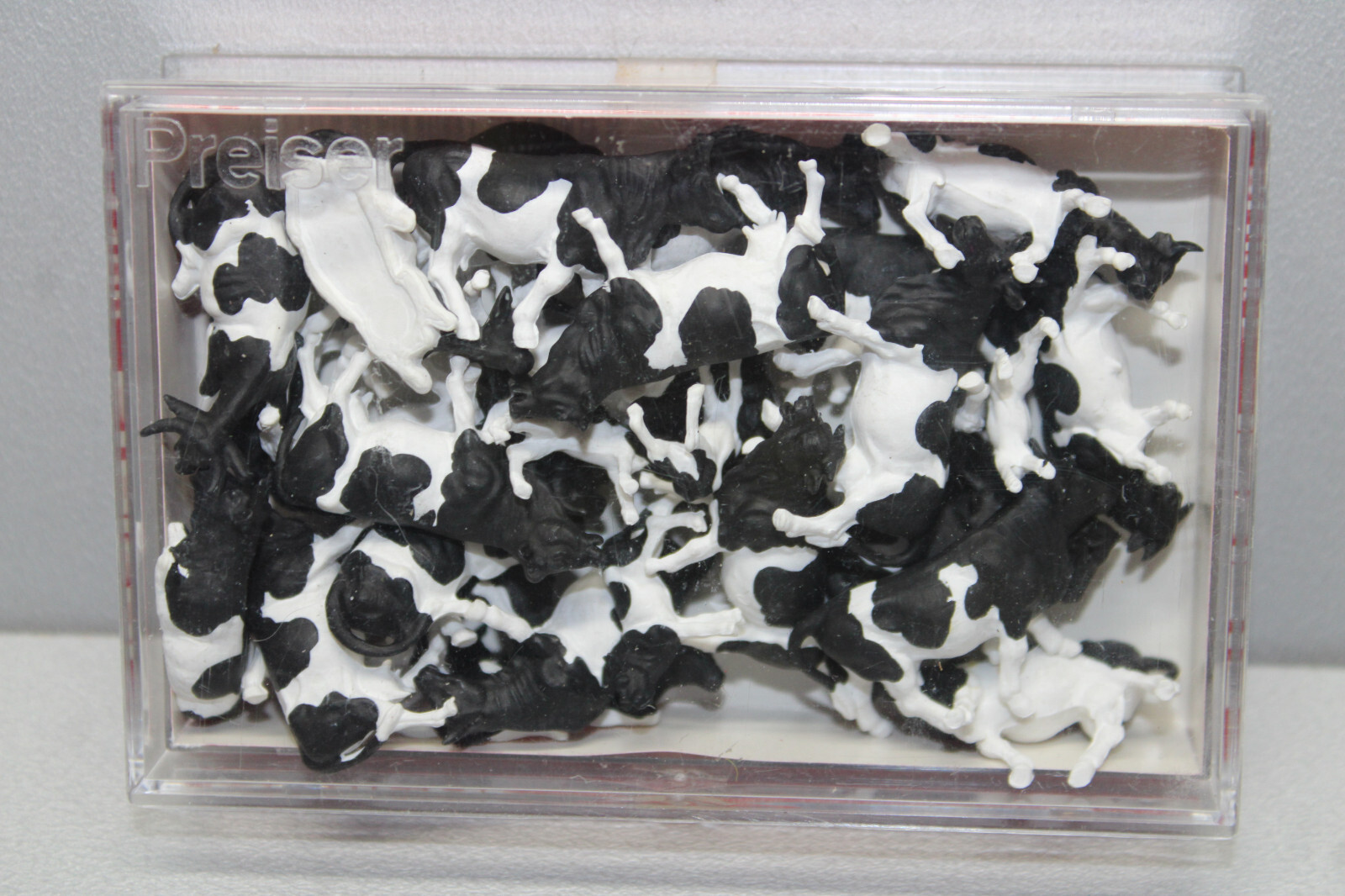 Preiser 14408 牛 1:87 Preiser H0 14408 Miniature Figure Cows Black And White 1:87