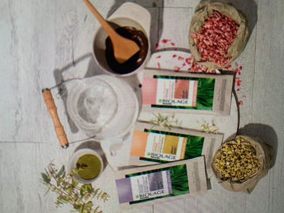 Color de pelo Matrix Biolage 100 % a base de plantas (elige tu color) Foto 2 de 2