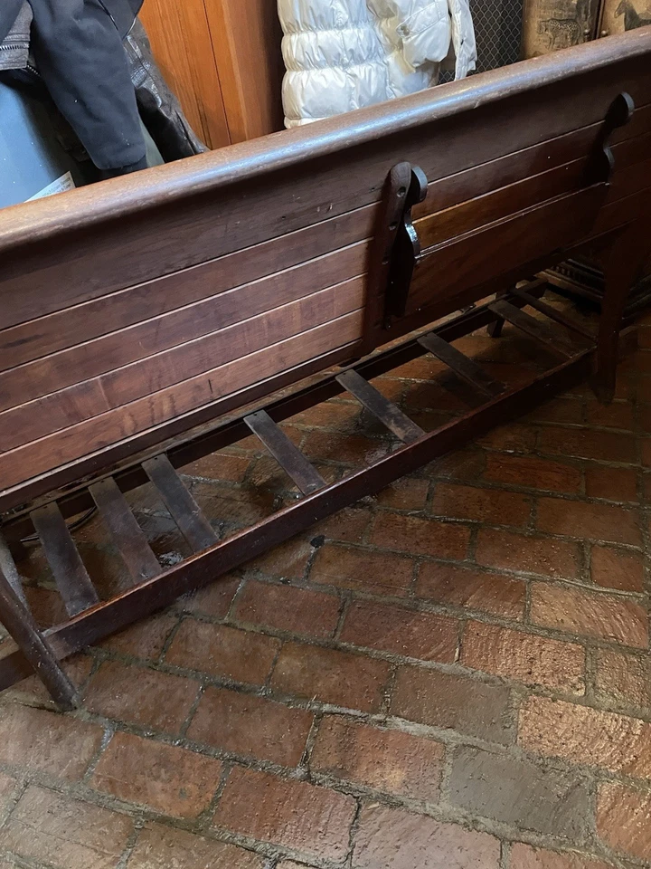 Banco de madera antiguo para iglesia - Muy bueno Foto 4 de 4