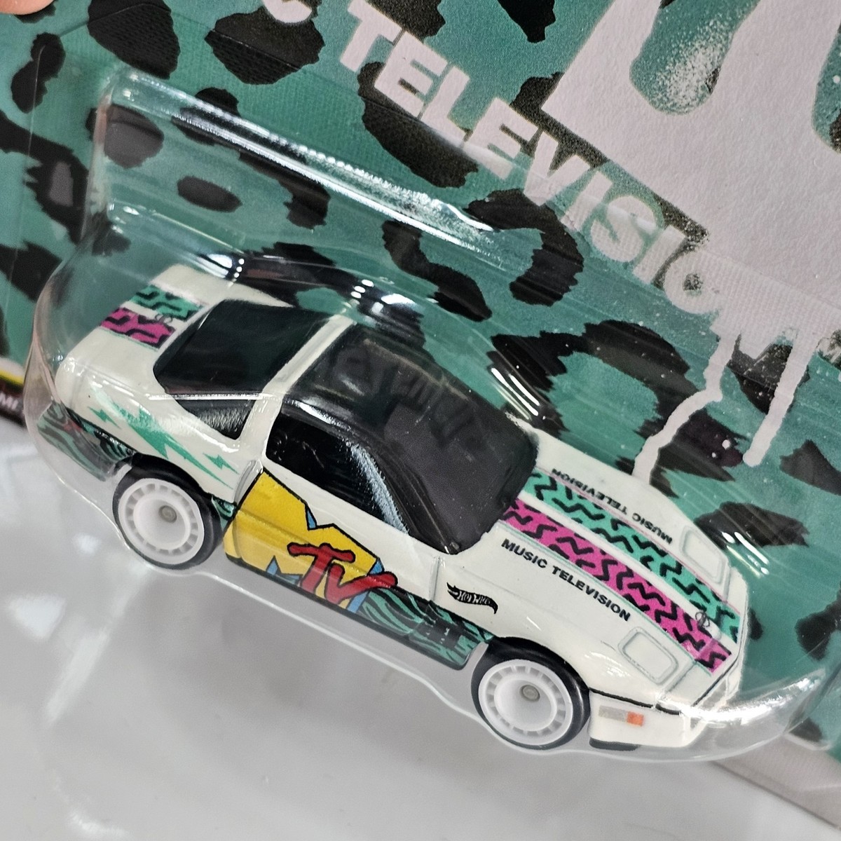 ホットウィール ヘルズデプト　hotwheels corvette Amazon.com: Hot Wheels Corvette C7 Z06 Convertible, HW Roadsters 4