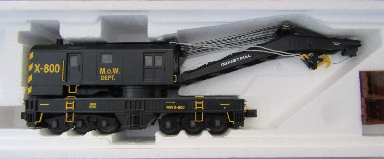 LIONEL MAINTENANCE OF WAY CRANE CAR WITH TMCC 6-29800 MINT IN BOX