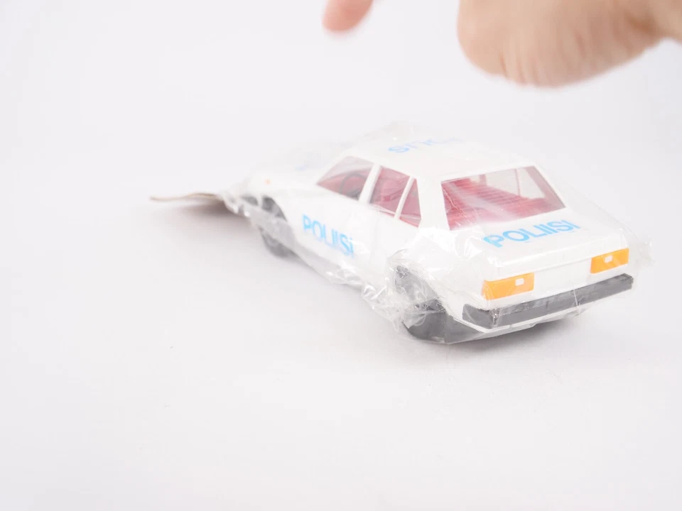 JU-JU Nyrhinen Finland TOYOTA Corolla POLIISI plastique 23 cm en sachet origine - Photo 3/4