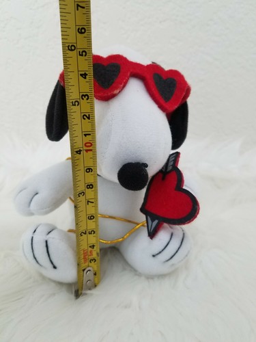 Heart Eyes Snoopy Love Valentines Day Plush Whitmans Sampler Romance Present - Picture 2 of 8