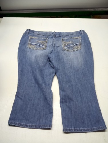 Maurices Size 24W Denim Capri Jeans Accents Embroidery Pockets - Picture 5 of 5
