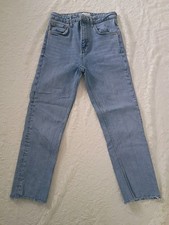 ZARA Women's Light Wash Distressed Hip, Frayed Hem Cropped Jeans Size 4 US
