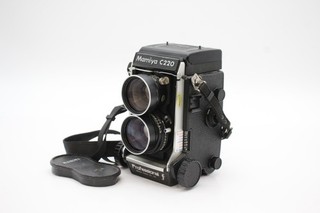 Macchina fotografica pellicola Mamiya C220 Professional F TLR funzionante con obiettivo Sekor 65mm F/3.5
