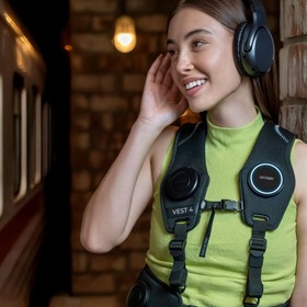 Woojer - HiFi Haptic Vest 4 - Compatible with PS (3,4,5) Xbox Meta Wellness NEW