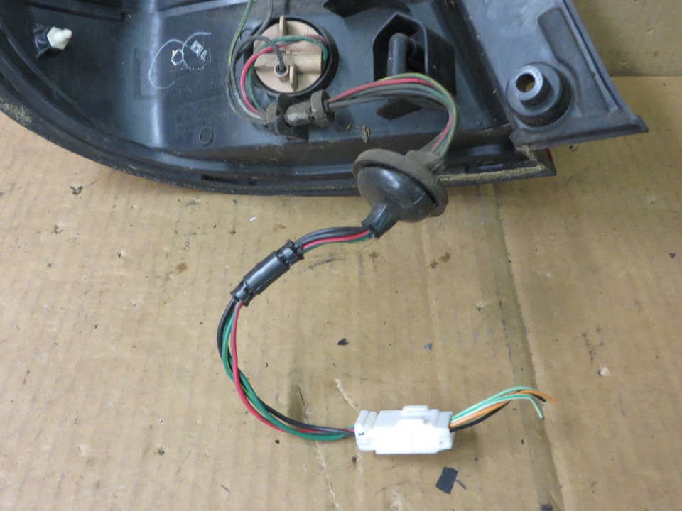 MAZDA MILLENIA 99-00 1999 - 2000 尾灯乘客 右握 — 第 3/3 张图片