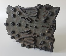 Vecchio antico blocco di stampa in legno tessile