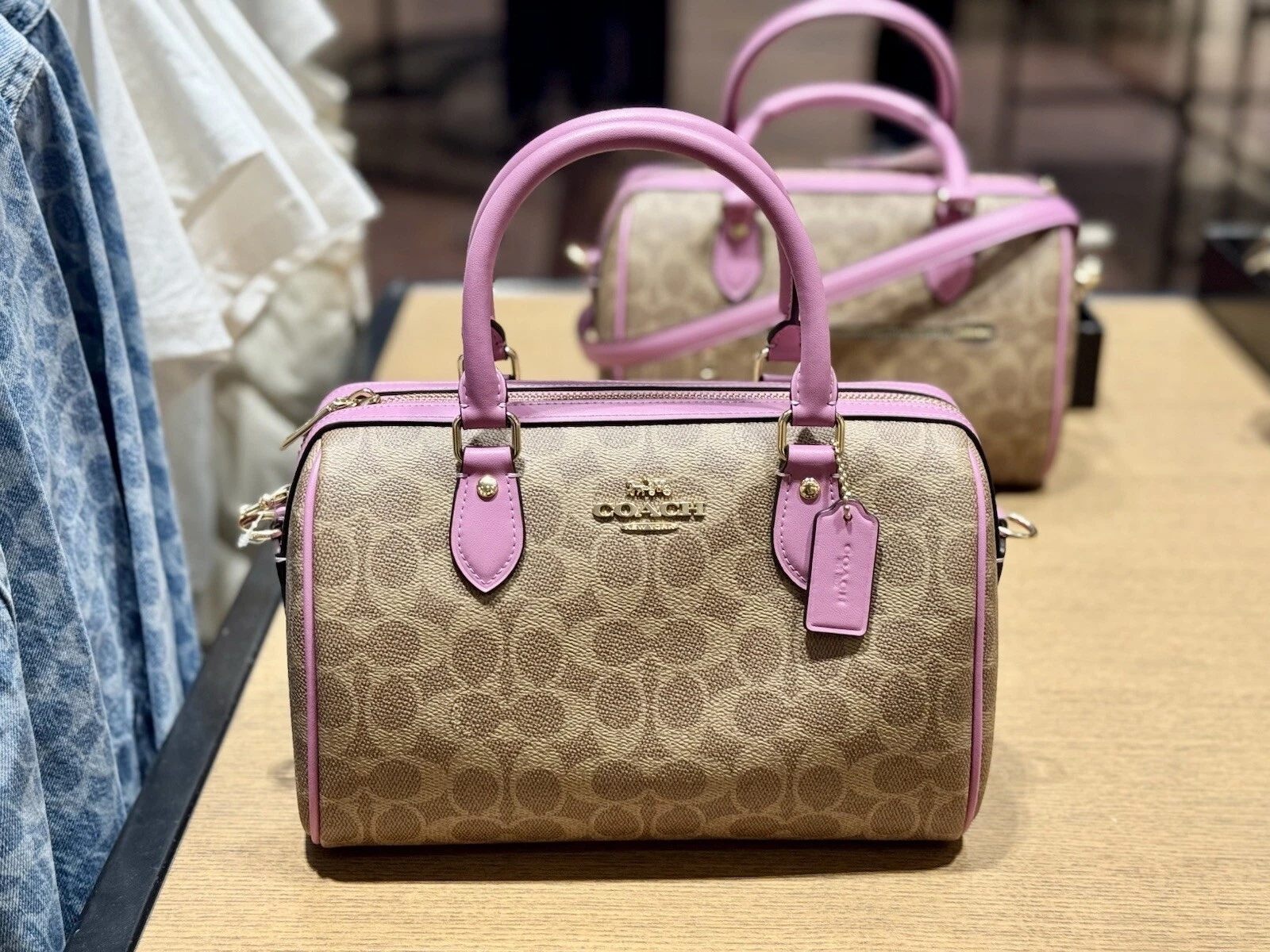 Borsa a tracolla Coach Rowan in tela firmata marrone fucsia CV961 nuova con etichette