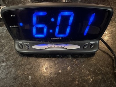 Sharp Digital Alarm Clock Large Display Battery Backup Snooze Alarm Clock TESTED