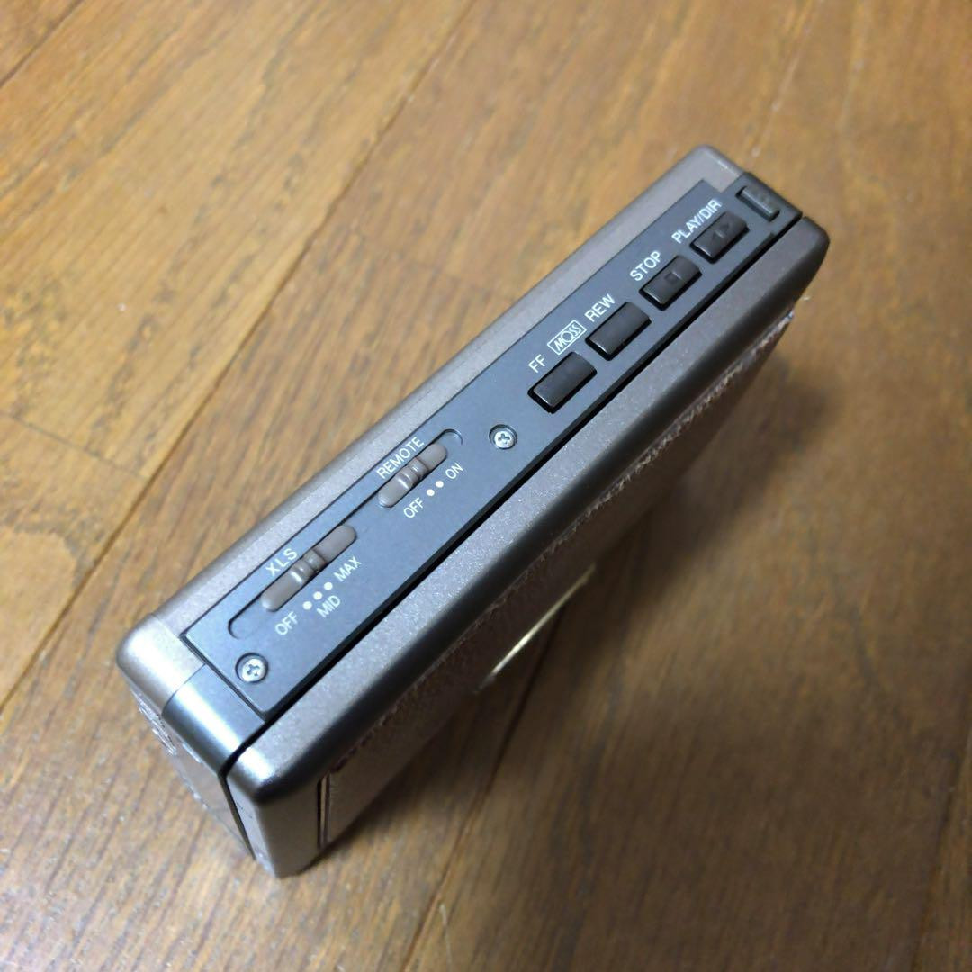 TOSHIBA WALKY KT-G710 Cassette Player Made in Japan Plastic TOSHIBA WALKY KT-G710 Cassette Player Made in Japan Plastic