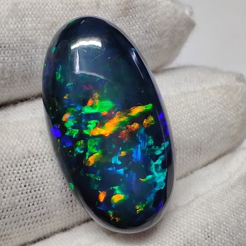 Natural Multi Fuego Negro Ópalo Cabujón Verde Azul Flash Ovalado Piedra Joya 22.1Cts - Imagen 4 de 7