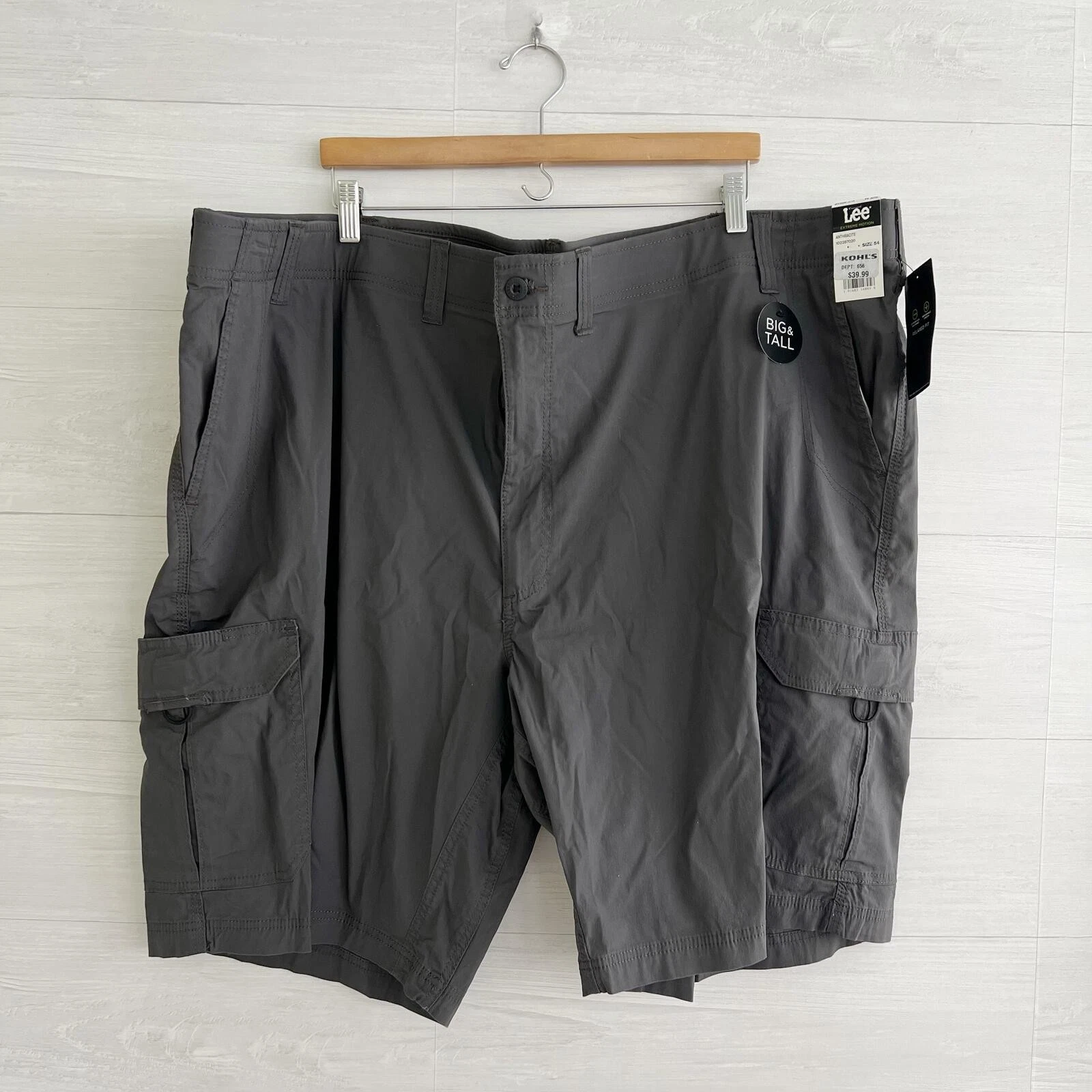NWT Lee Extreme Motion Cargo Shorts Gray Extreme Flex Waist 54 Big & Tall