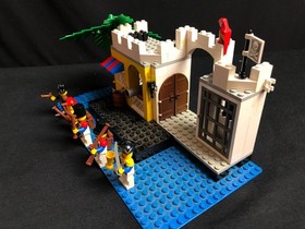 1991 LEGO 6267 Pirates Pirates I Imperial Soldiers Lagoon Lock-Up