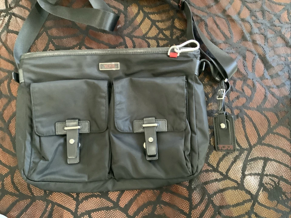 Tumi Sumatra Voyager Black Crossbody Shoulder Travel Bag Purse Nylon - Image 3 of 4