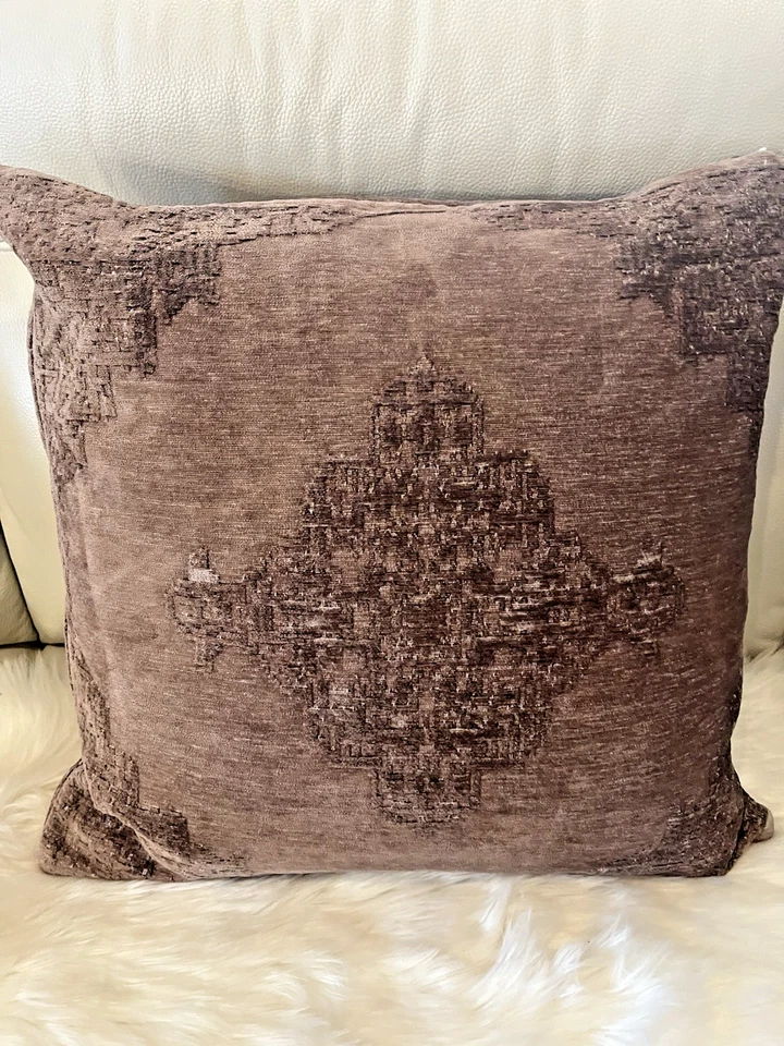 Fundas de almohada Pottery Barn Maddie medallón texturizado terciopelo marrón 22" farsa Foto 2 de 4