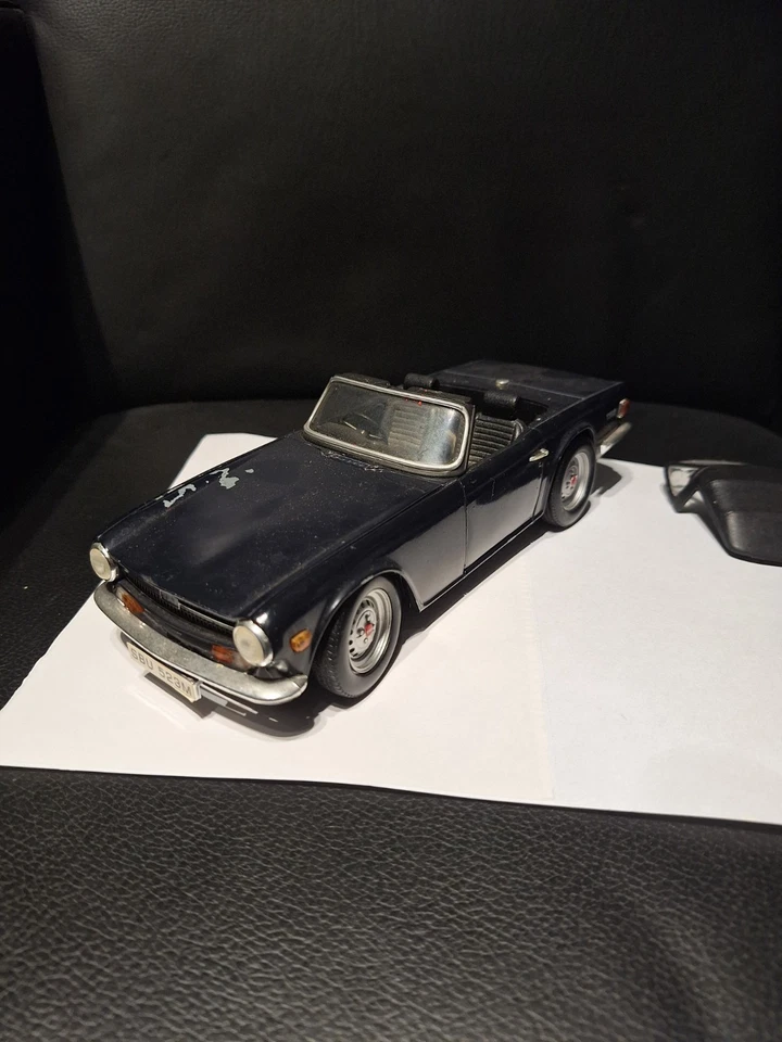 Triumph Tr 6 Ertl 1:18 mit hardtop - Bild 2 von 3