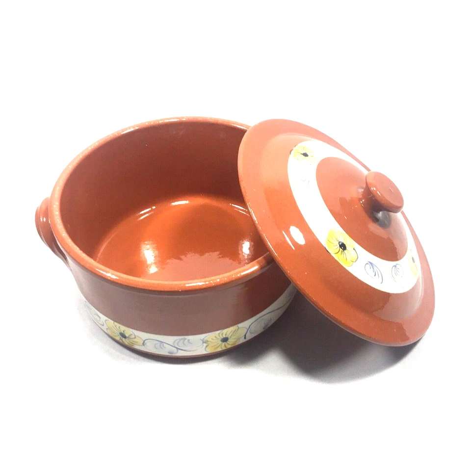 Cazuela hecha a mano de barro vintage. Manijas, 3 cuartos Hecho en Portugal Foto 2 de 4