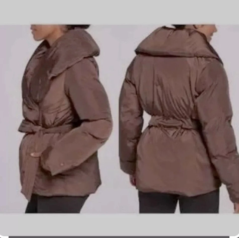 Calia by Carrie Underwood Edredón Acolchado Puffer Chaqueta Corbata Cintura Marrón Talla Pequeña Foto 2 de 4