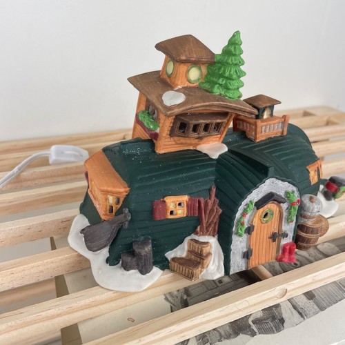 Dept 56 Heritage Village Dickens David Copperfield Peggotty's Seaside Cottage - Picture 3 of 9