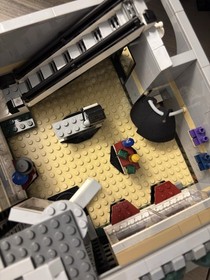 LEGO Set 10211 Grand Emporium w/ Instructions & Minifigures - Complete (no box)