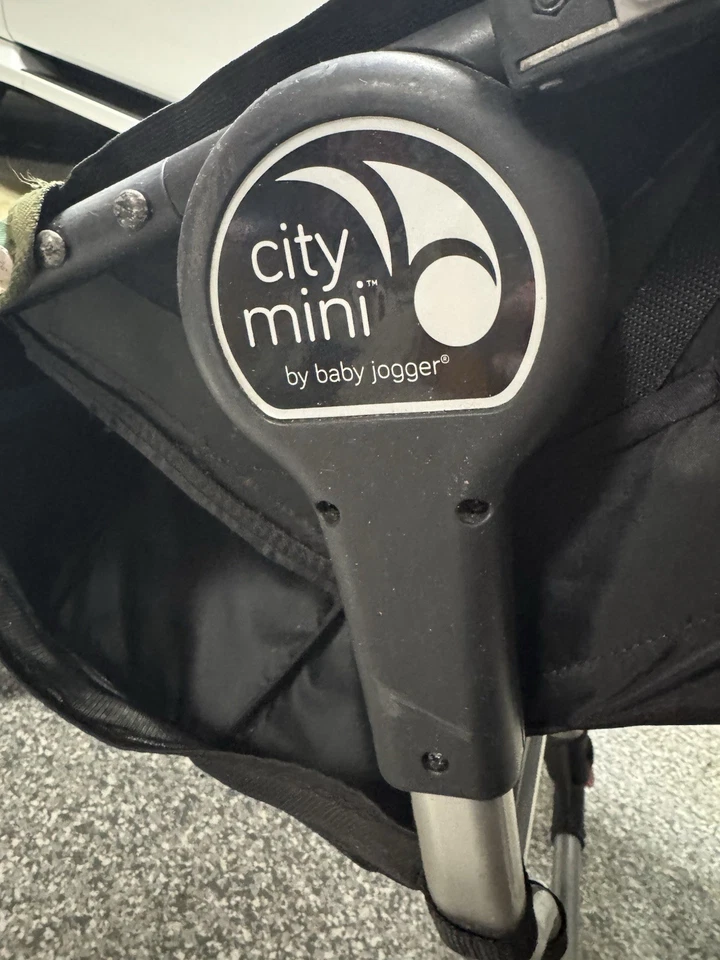 City Mini Cochecito Doble Bebé Jogger Verde Usado Buen Estado Faltan Bandejas Foto 4 de 4