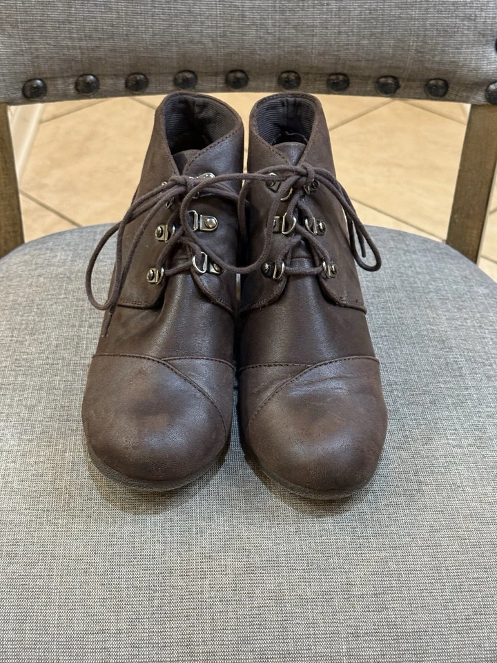 Soda Women’s Brown Faux Leather Booties, Ankle Boots Size 9 - Image 2 of 4