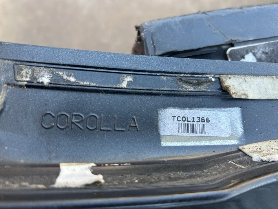 Alerón trasero Toyota Corolla 2014-presente. Original OEM. Foto 3 de 4