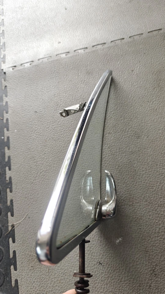 1962-1967 Chevrolet Nova / Chevy II Vent Window Frame RH Side OE - Imagem 2 de 4