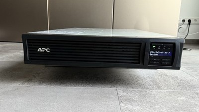 APC Smart-UPS SMT2200RMI2UC USV 2200VA, 1980W, Line-Interactive, 8x C13, 1x C19,