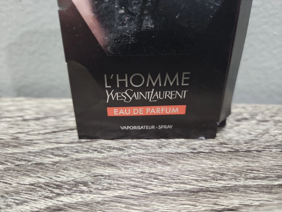 PARA HOMBRES YSL L`HOMME EAU DE PARFUM PARA HOMBRES MUESTRA SPRAY 1,2 ML / 0,04 FL OZ NUEVO  Foto 2 de 4