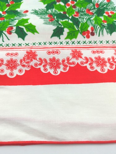 Vintage Christmas Tablecloth Oval Holly Floral Fabric 60x90" - Picture 6 of 17
