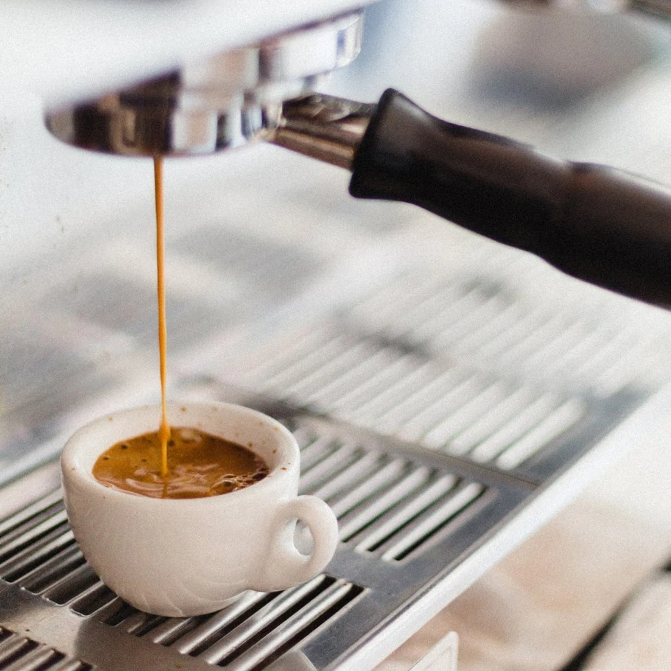 Mezcla de granos de café espresso navideño de 1 kg mediano + tostado, granos enteros - 2024 Foto 3 de 4