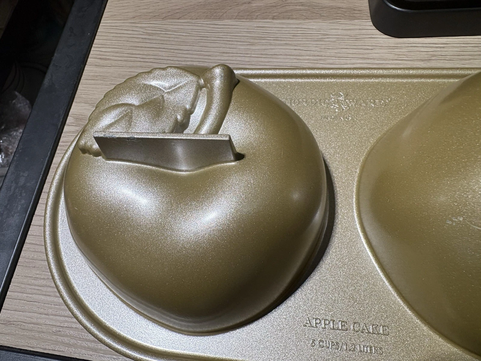 Nordic Ware Apple Cake Pan - 5 Cup Capacity - Cast Aluminum - Made In The USA
