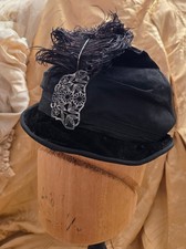 GOTHIC FLAPPER 1920  S BLACK VELVET CLOCHE HAT W FEATHER  ORNAMENT TRIM