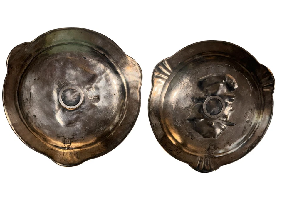 Par de platos colgantes de pared de metal plateado Art Noveau del siglo XIX, estilo WMF Foto 2 de 4