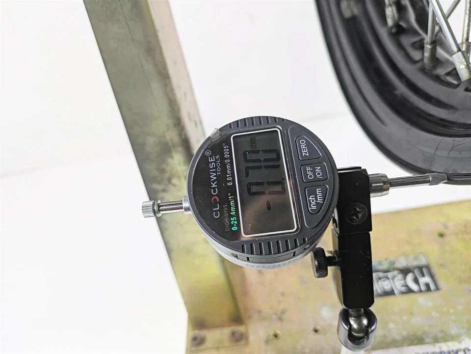 Llanta trasera delgada Harley FLS Softail 2014 16x3 leer 55109-12 Foto 2 de 4