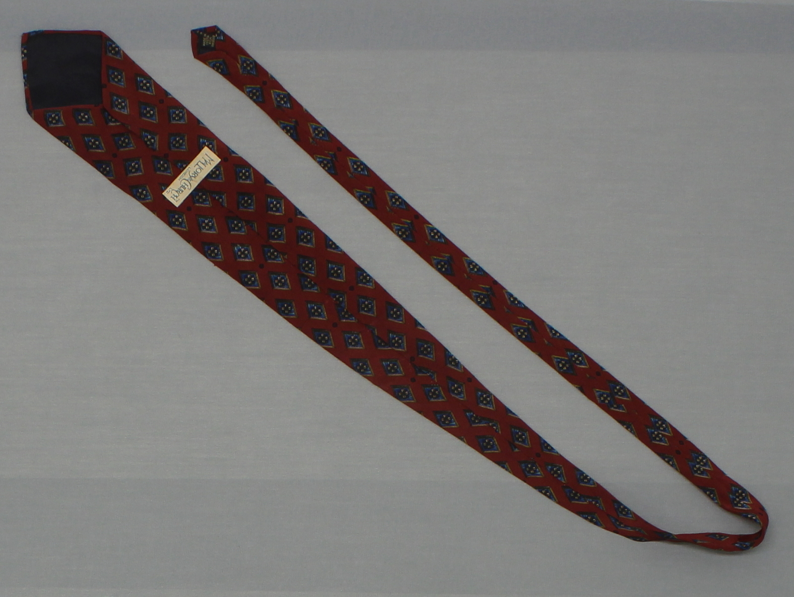 Mallory & Church Diamond Medallion Silk Necktie Vintage Tie Maroon FREE