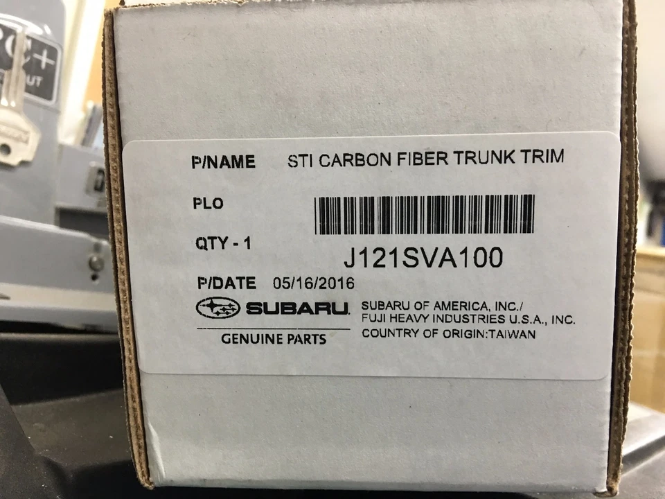 Embellecedor de maletero de fibra de carbono WRX y STI 2015-2021 J121SVA100 fabricante original nuevo Foto 3 de 3