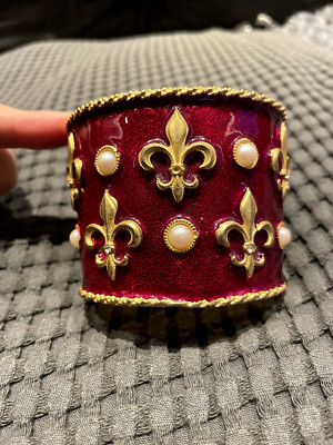 Deanna Hamro Vintage Fleur-de-Lis rote Emaille Manschette mit Perlenakzenten - Statement